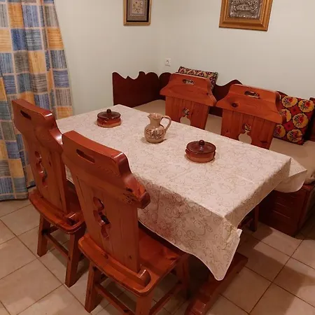 παραθαλάσσια για διαμονή έως δύο οικογενειών *