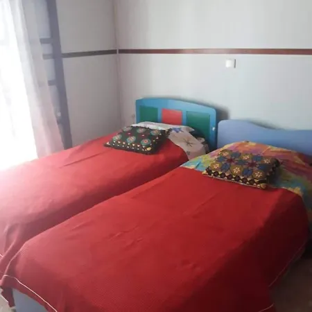 παραθαλάσσια για διαμονή έως δύο οικογενειών *