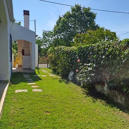 Βίλα παραθαλάσσια για διαμονή έως δύο οικογενειών